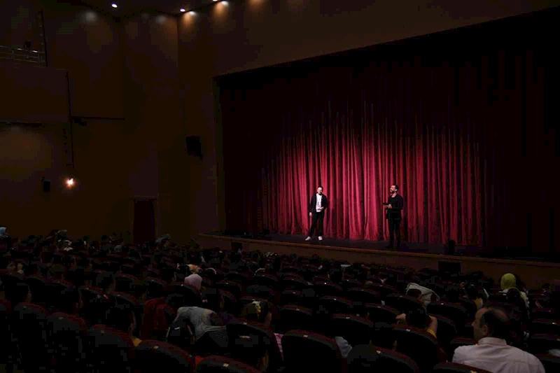 Pursaklar’da ‘‘Bulgaristan Pirin’den Folklor Sihri’’ tiyatro oyunu sahnelendi

